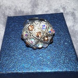 NWOT Fun crystal bobble ring